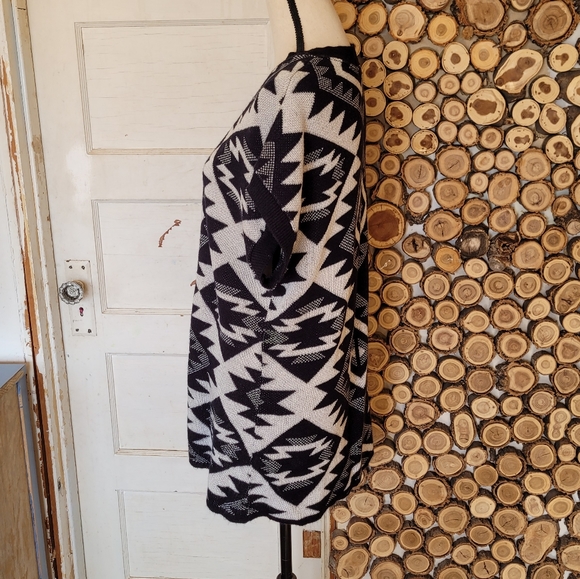 Kirra Aztec Print Black and Cream Knit Short Sleeve Cardigan Size Small - Picture 6 of 8